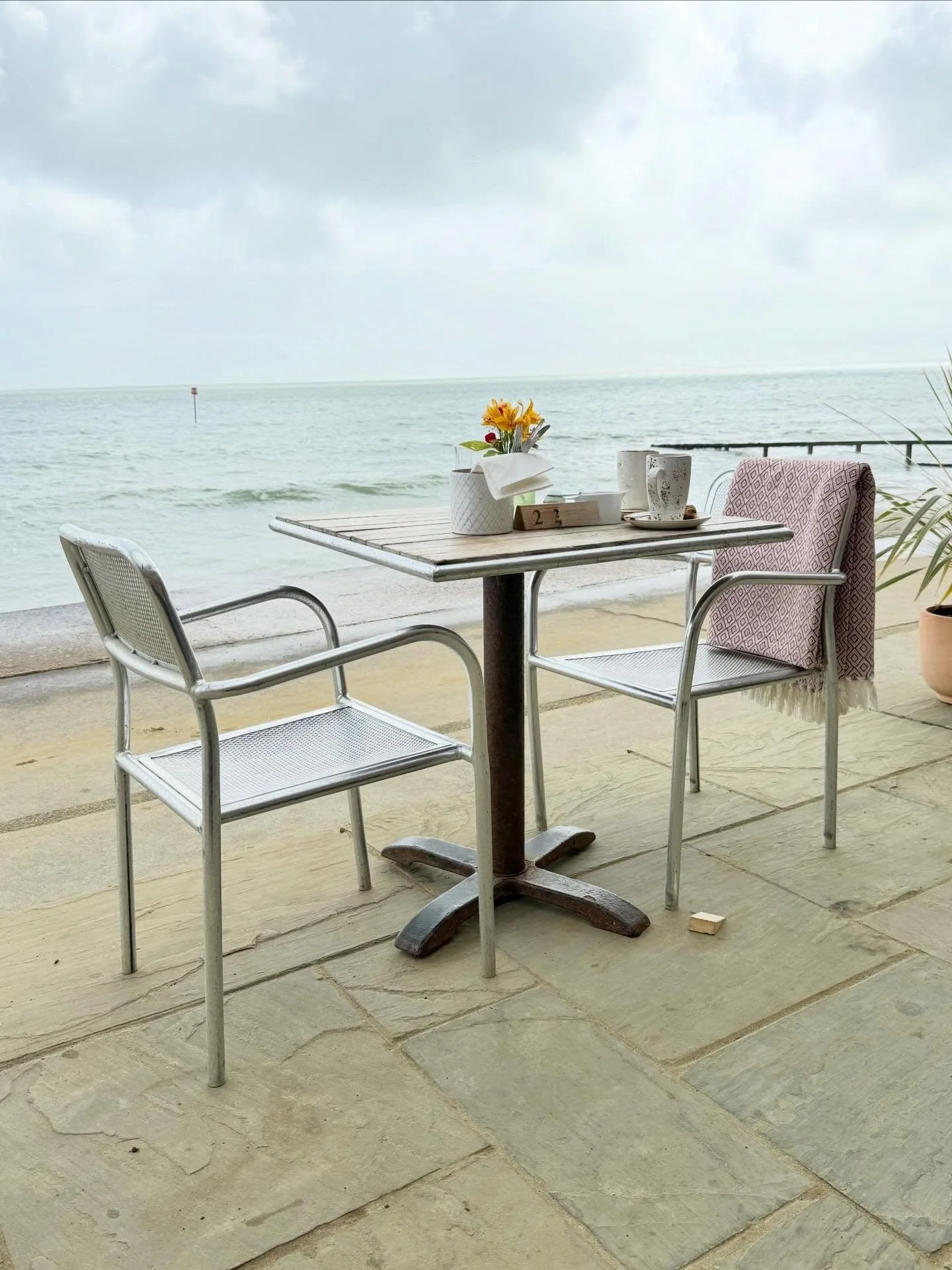 Lunch at @finsbeachcafe