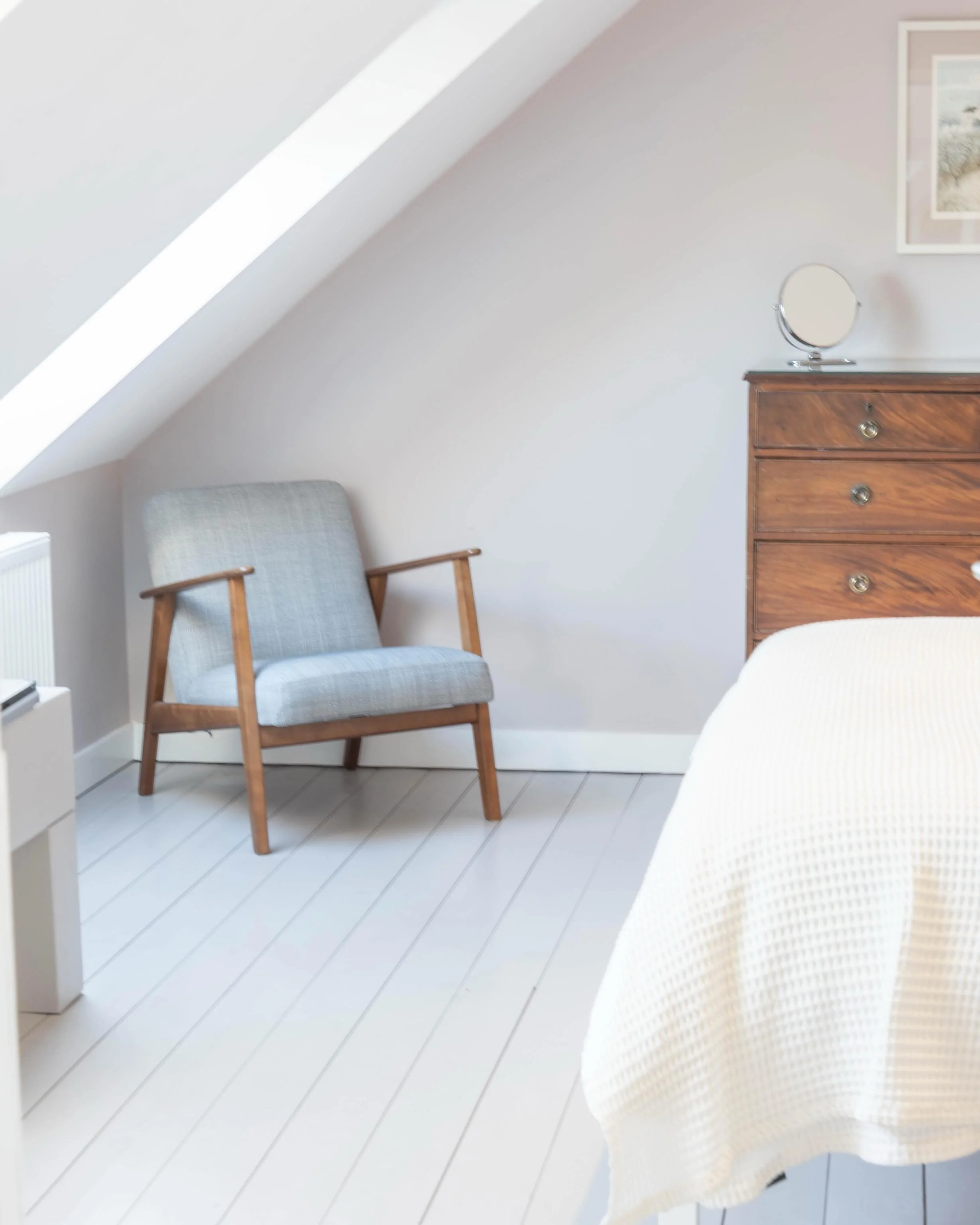 Thinking of a trip to the Isle of Wight? Look no further than @buddle_place_iw where Jay and Mark will be delighted to host you in one of their beautifully converted properties - The Barn and The Stable. 

Situated on the southernmost tip of the Isle