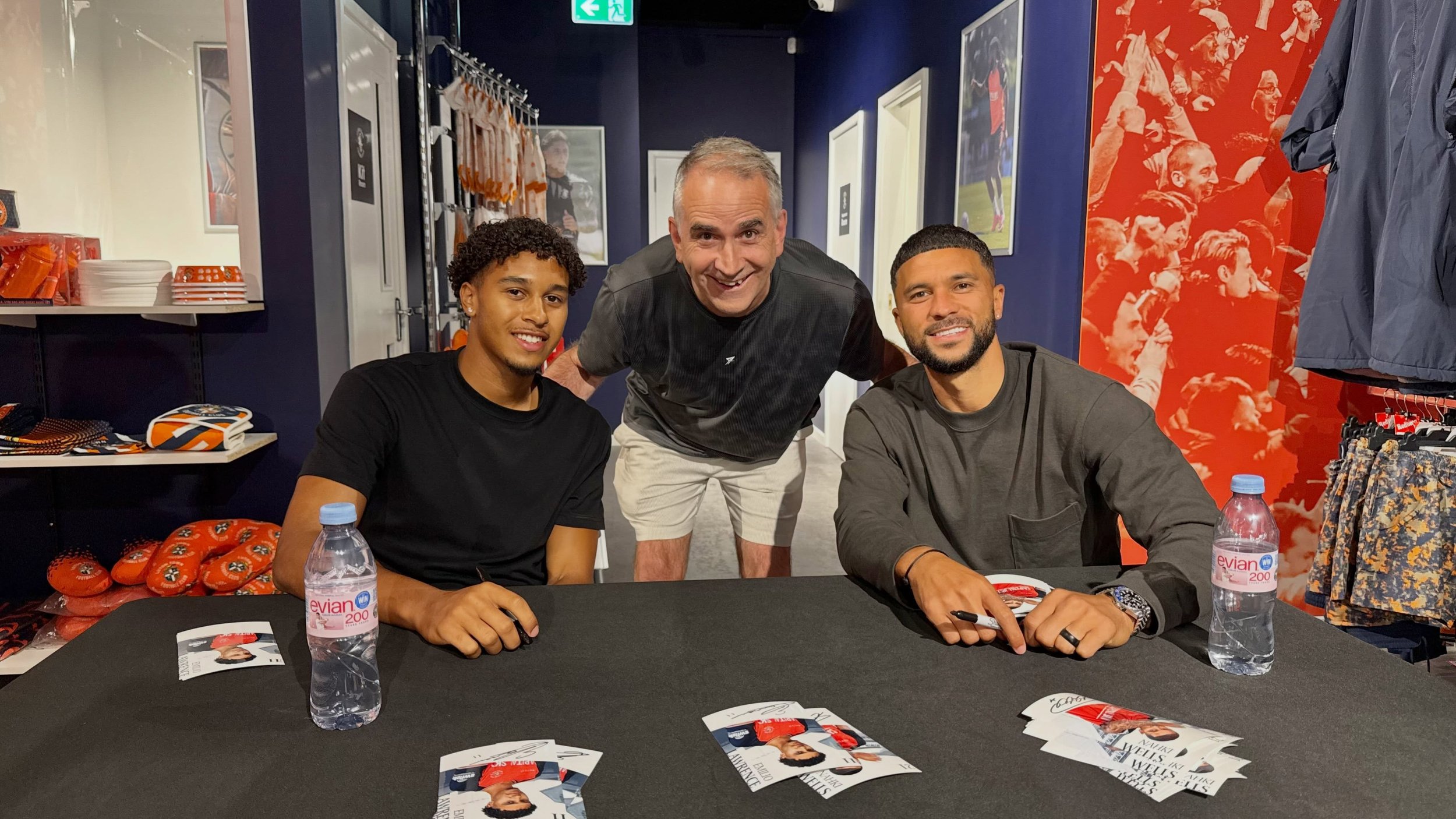 Great to meet @emiliolawrence.9 and @nahkiwells this afternoon, our two Wembley goalscorers. 
#COYH
