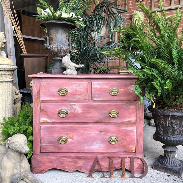 It's done! From "almost there" to THERE! Changing out the knobs today was the finishing touch. Finally ready for its new home. #chalkpaintbyanniesloan #custompainting @anniesloanhome
