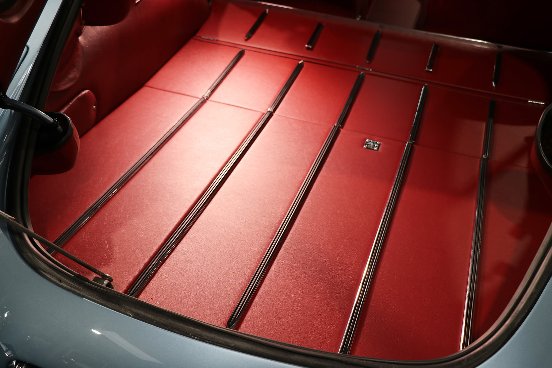 1966_opalescent_silver_blue_Jaguar_Sayer_etype_series _I_9_resized.jpg