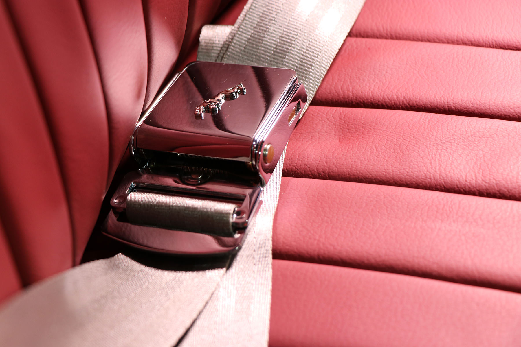 1966_opalescent_silver_blue_Jaguar_Sayer_etype_series _I_13_resized.jpg