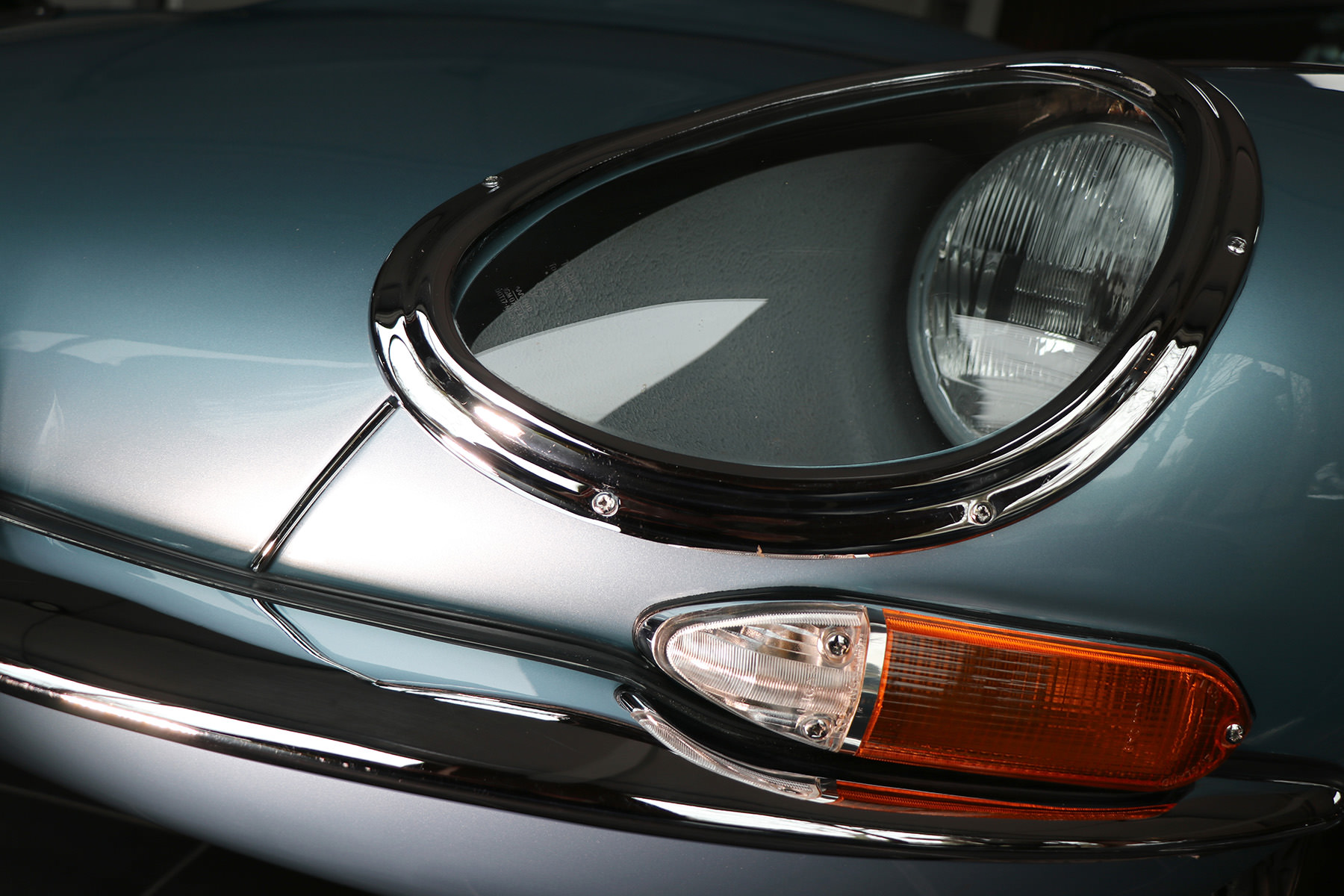 1966_opalescent_silver_blue_Jaguar_Sayer_etype_series _I_18_resized.jpg