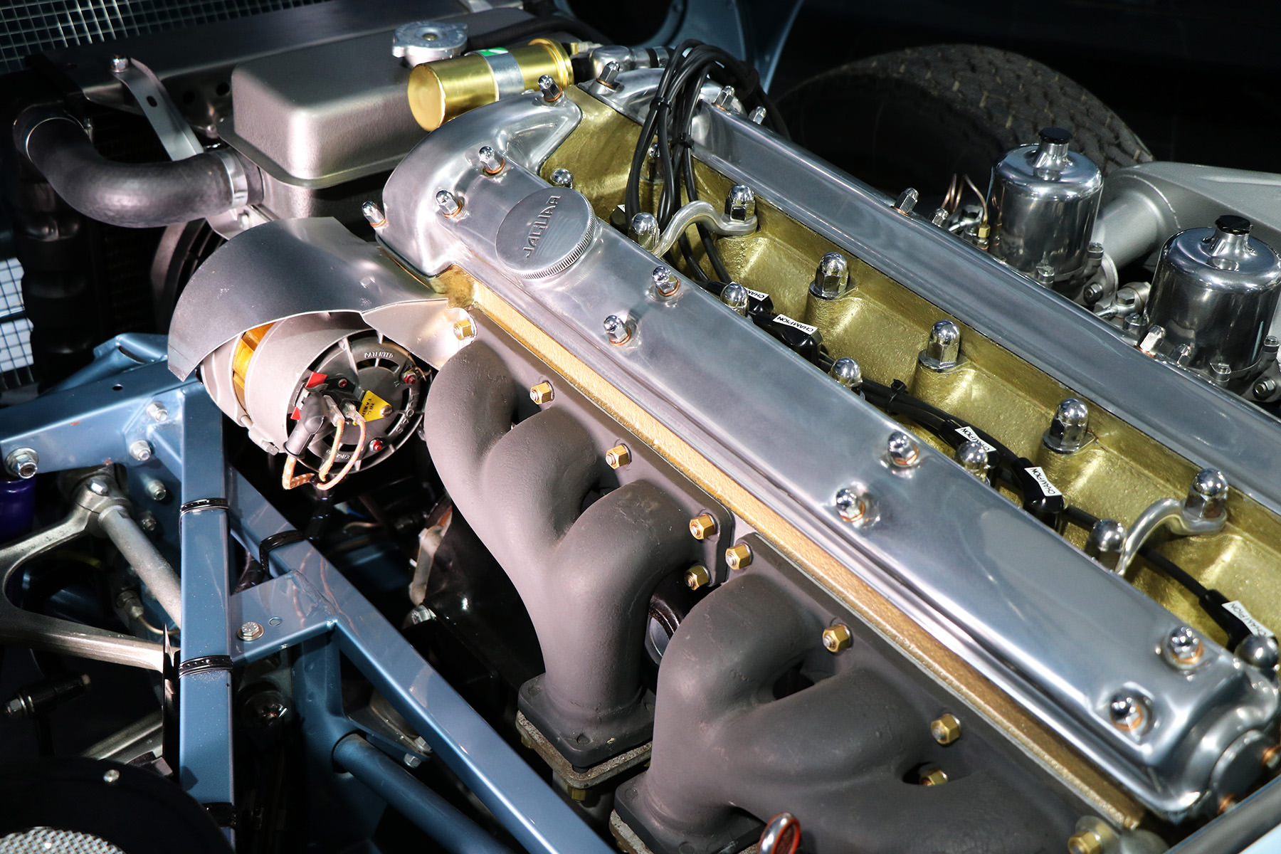 1966_opalescent_silver_blue_Jaguar_Sayer_etype_series _I_24_resized.jpg