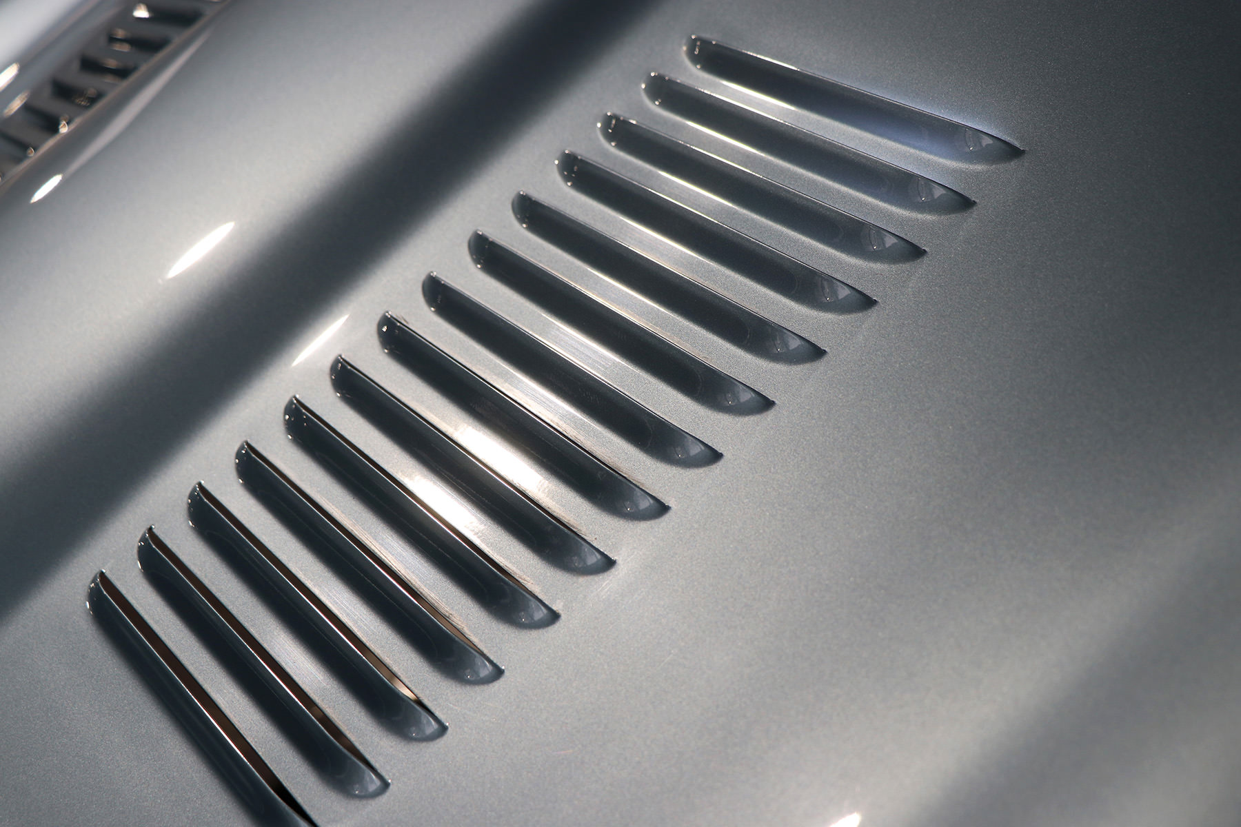 1966_opalescent_silver_blue_Jaguar_Sayer_etype_series _I_28_resized.jpg