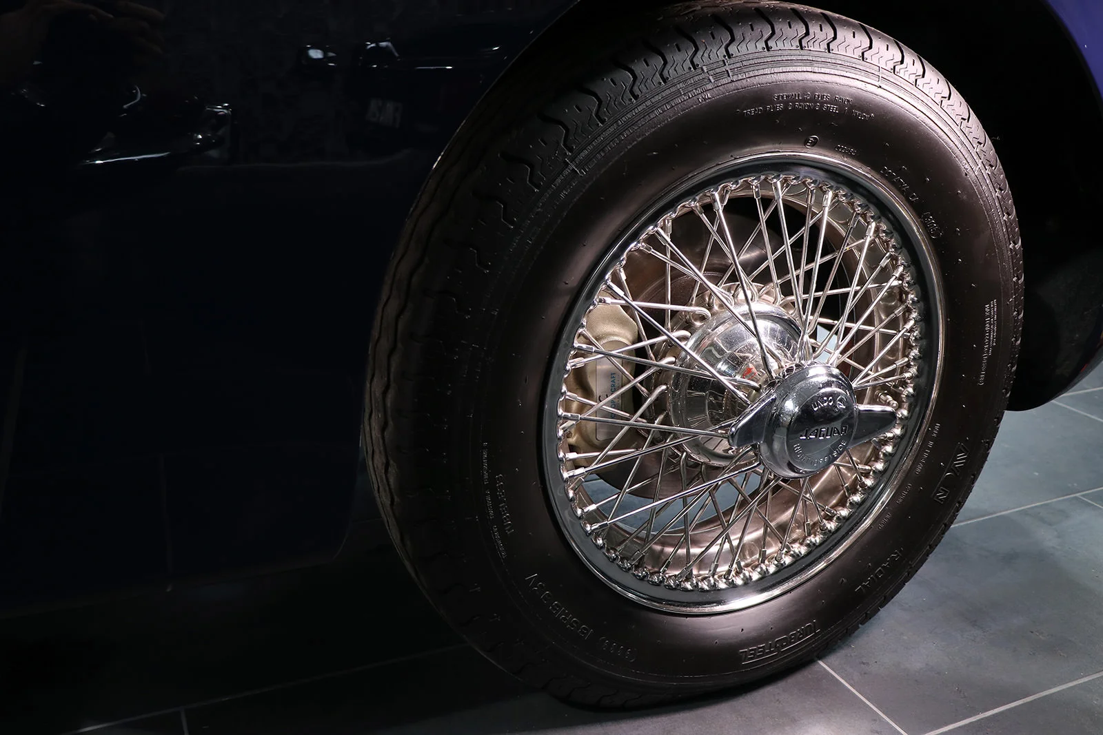 Jaguar_xk150_1959_sayer selection_wilkinson_blue_red_web_11.jpg