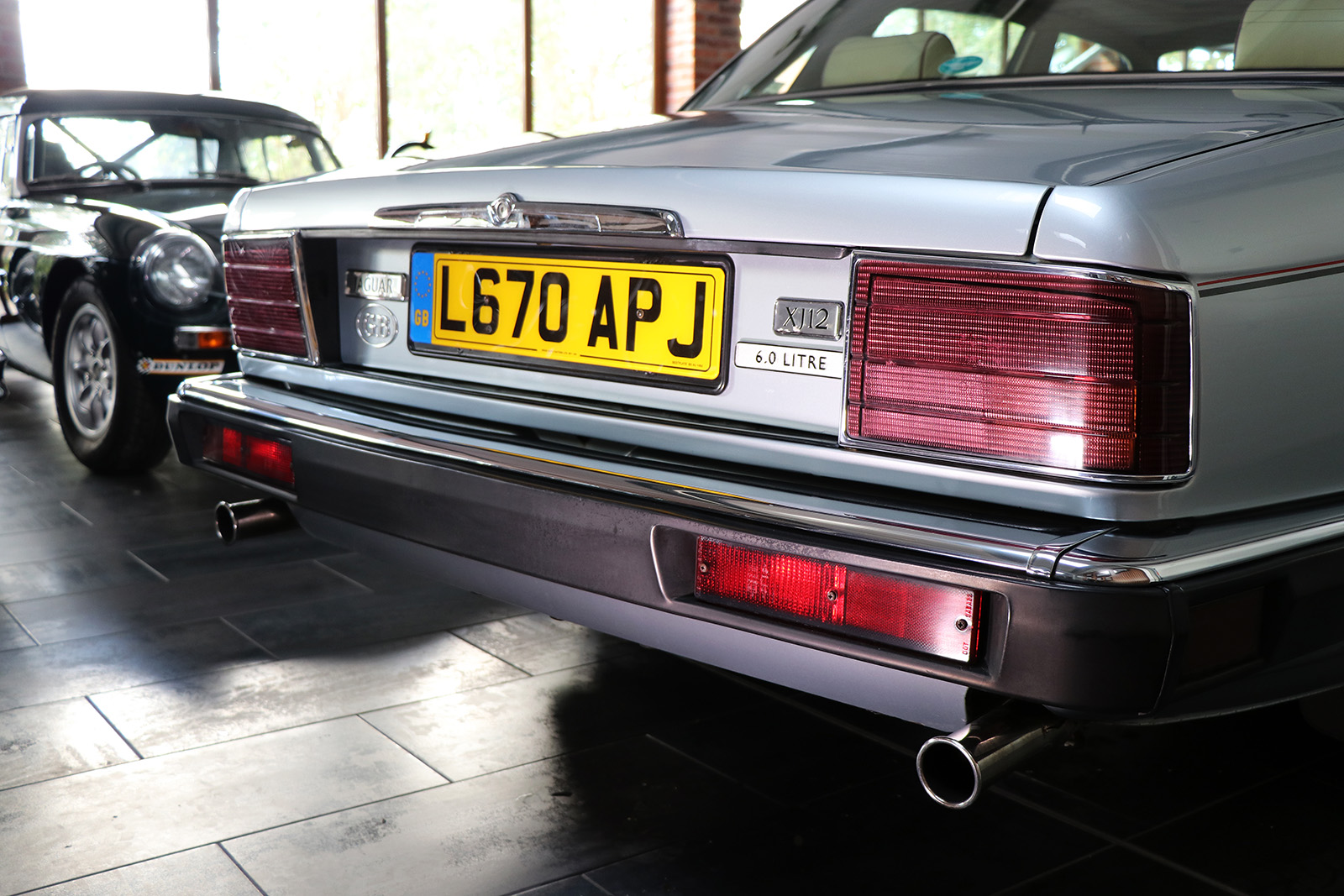 1994_Jaguar XJ40_V12_6 litre_silver_Daimler_Sayer Selection 6 web.jpg