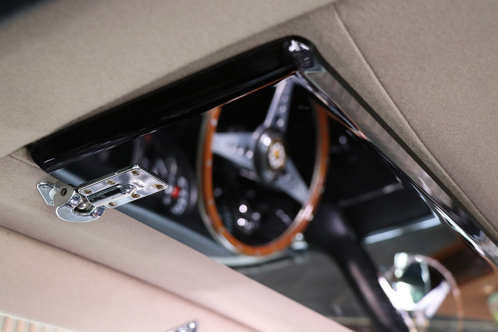 1966-white-Jaguar-E-Type-series 1-two plus two-Sayer Selection-13-web.jpg