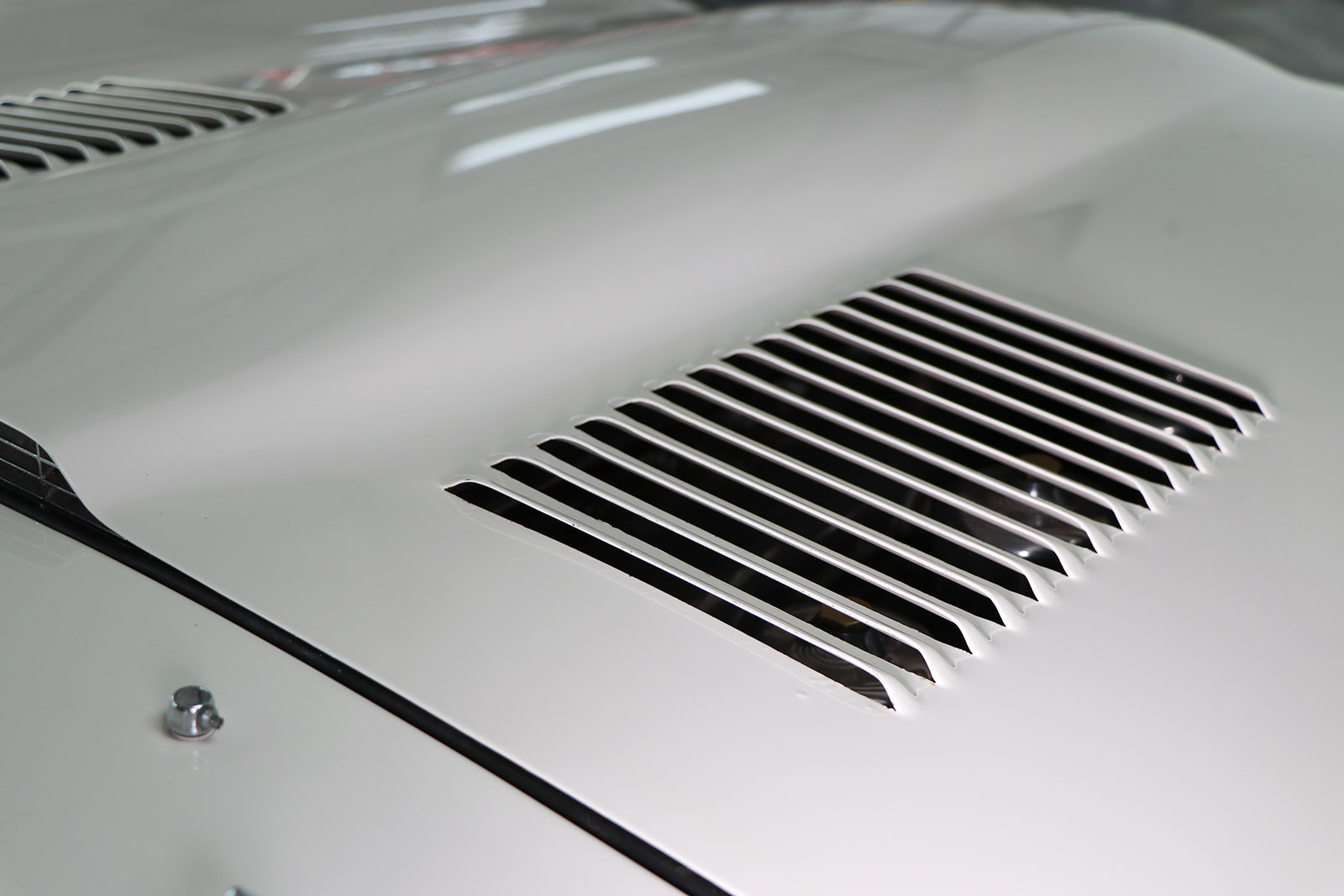 1966-white-Jaguar-E-Type-series 1-two plus two-Sayer Selection-18-web.jpg