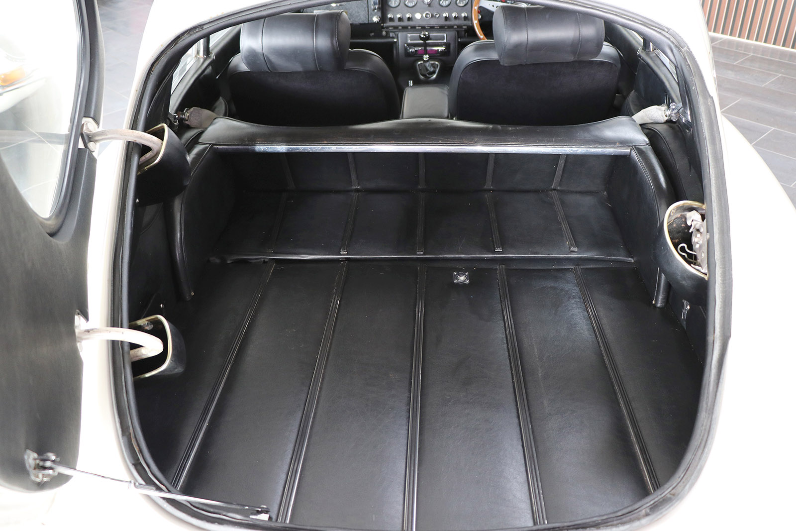 1966-white-Jaguar-E-Type-series 1-two plus two-Sayer Selection-26-web.jpg