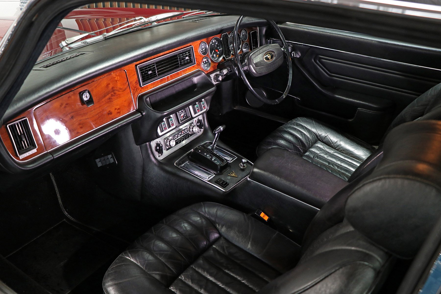 1977 Daimler Coupe Jaguar Double Six 19 web.jpg