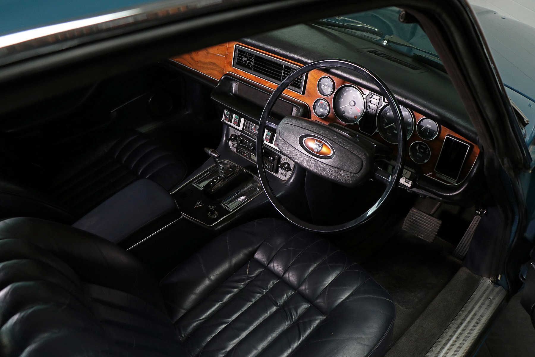 1977 Jaguar XJC V12 12 web.jpg