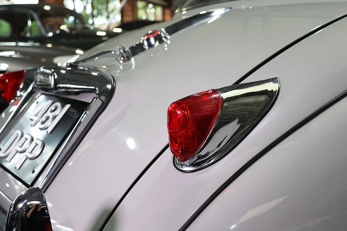 1958 Jaguar XK 150 FHC Crayon Grey 8 web.jpg