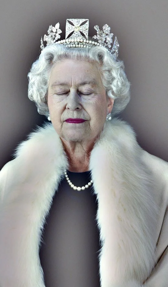 Such a beautiful choice by Lisa, ‘Lightness of Being’ by Chris Levine, an image derived from the sittings for Equanimity which depicts the monarch with her eyes closed.