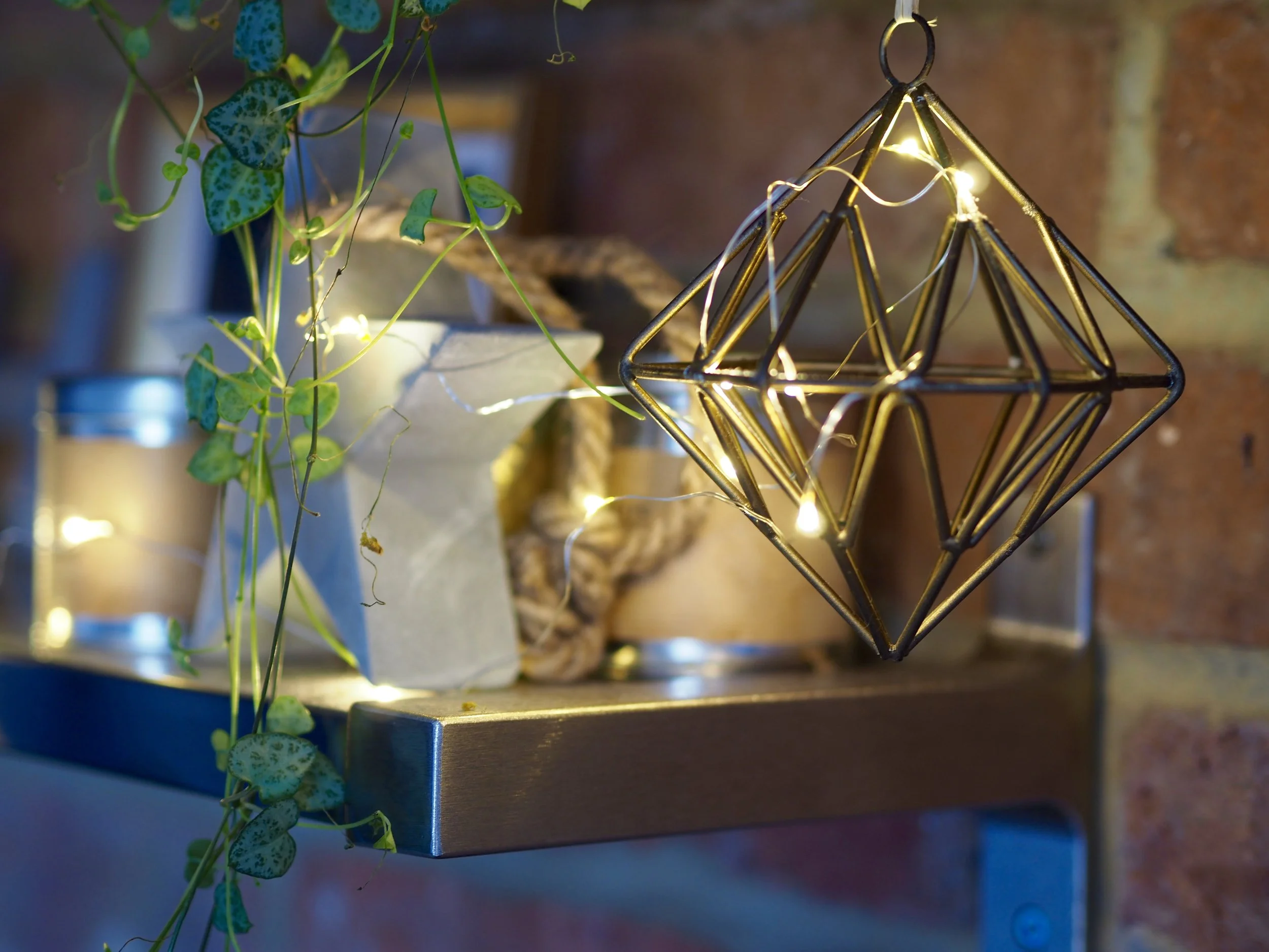 How beautiful does the warmth of the light look against the brass...... I love these micro lights because their subtle warm light and small size don't overpower my favourite bits and bobs...... 