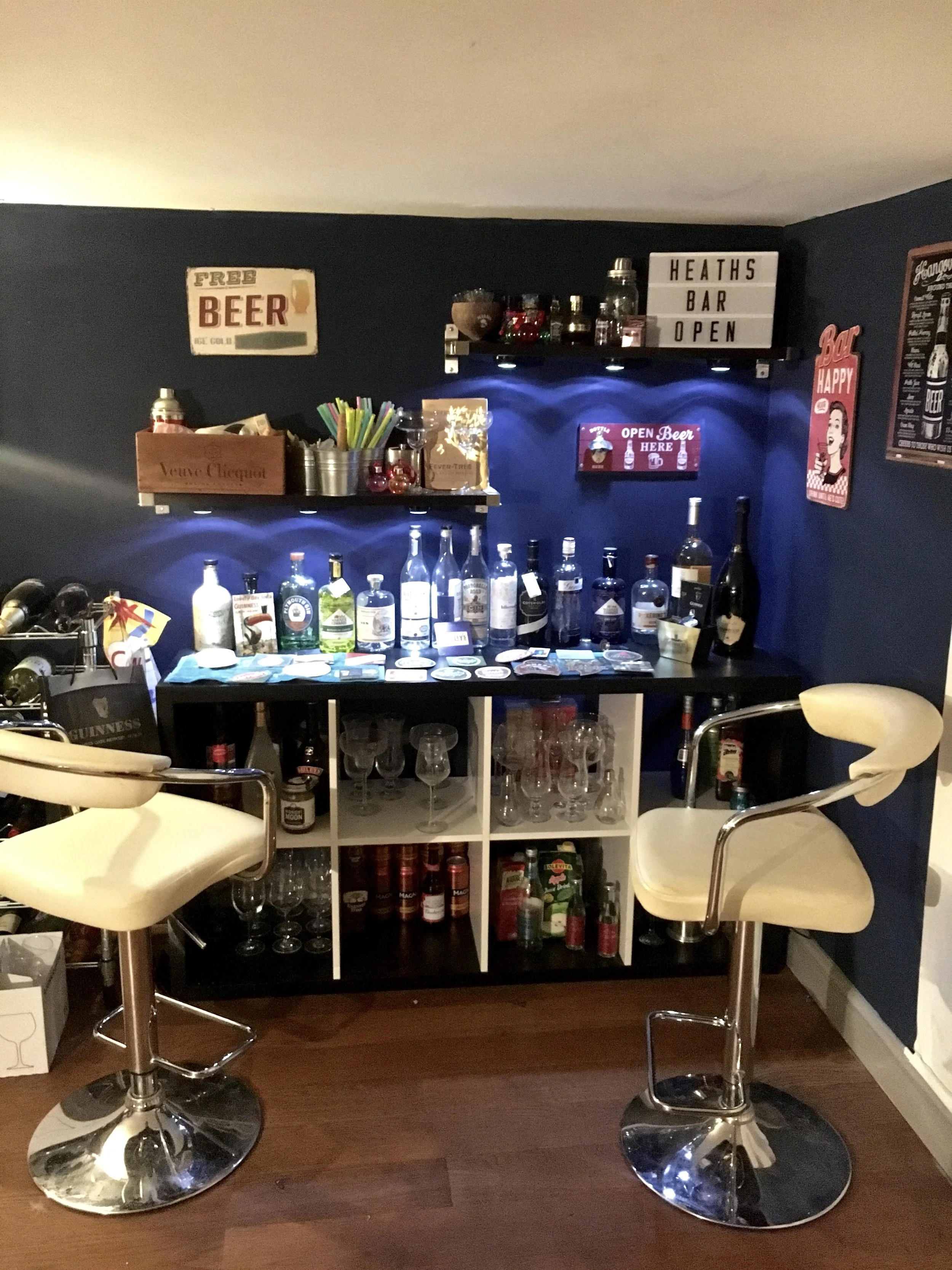 Becky got rid of the current home office in the cellar of her Victorian home when she moved in and set up her home bar in there...... Now let's be honest a party room is the perfect cellar usage...... If I had one this is definitely what I'd do! @insidethehollies