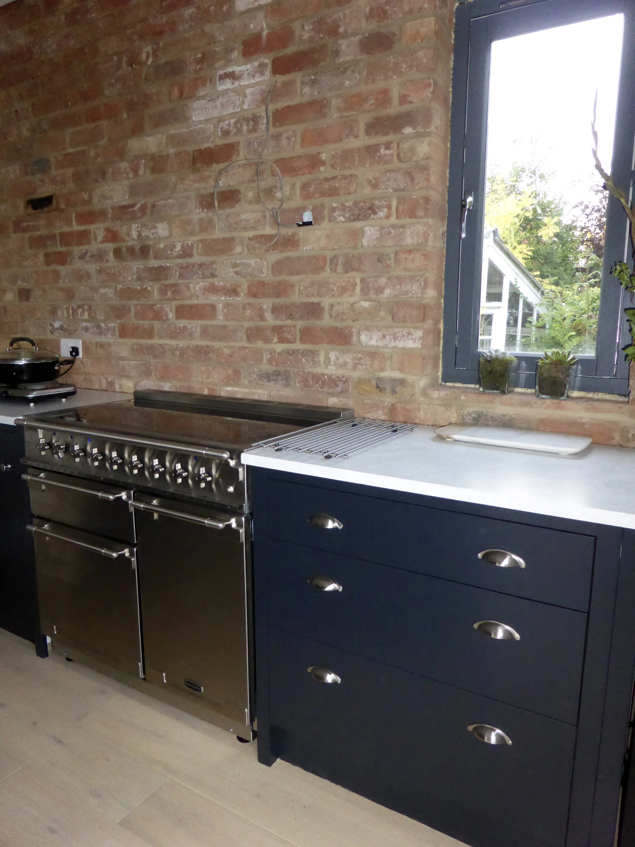 The first photo I took of the finished units...... At this point we didn't have an extractor hood as funds were low but we managed to pick up a great one from ikea a few weeks later!
