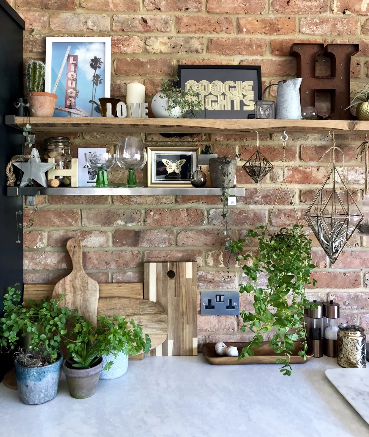 No kitchen selfie is complete without a plant or two…. If you love a selfie with plants go and check out one of my favourites on instagram in the kitchen of Laura @the_indigo_house