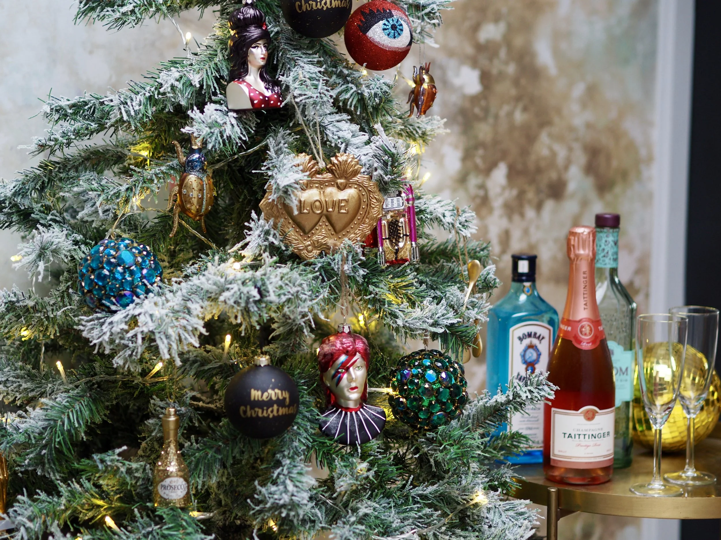 I love an eclectic tree with the quirky and traditional side by side…..