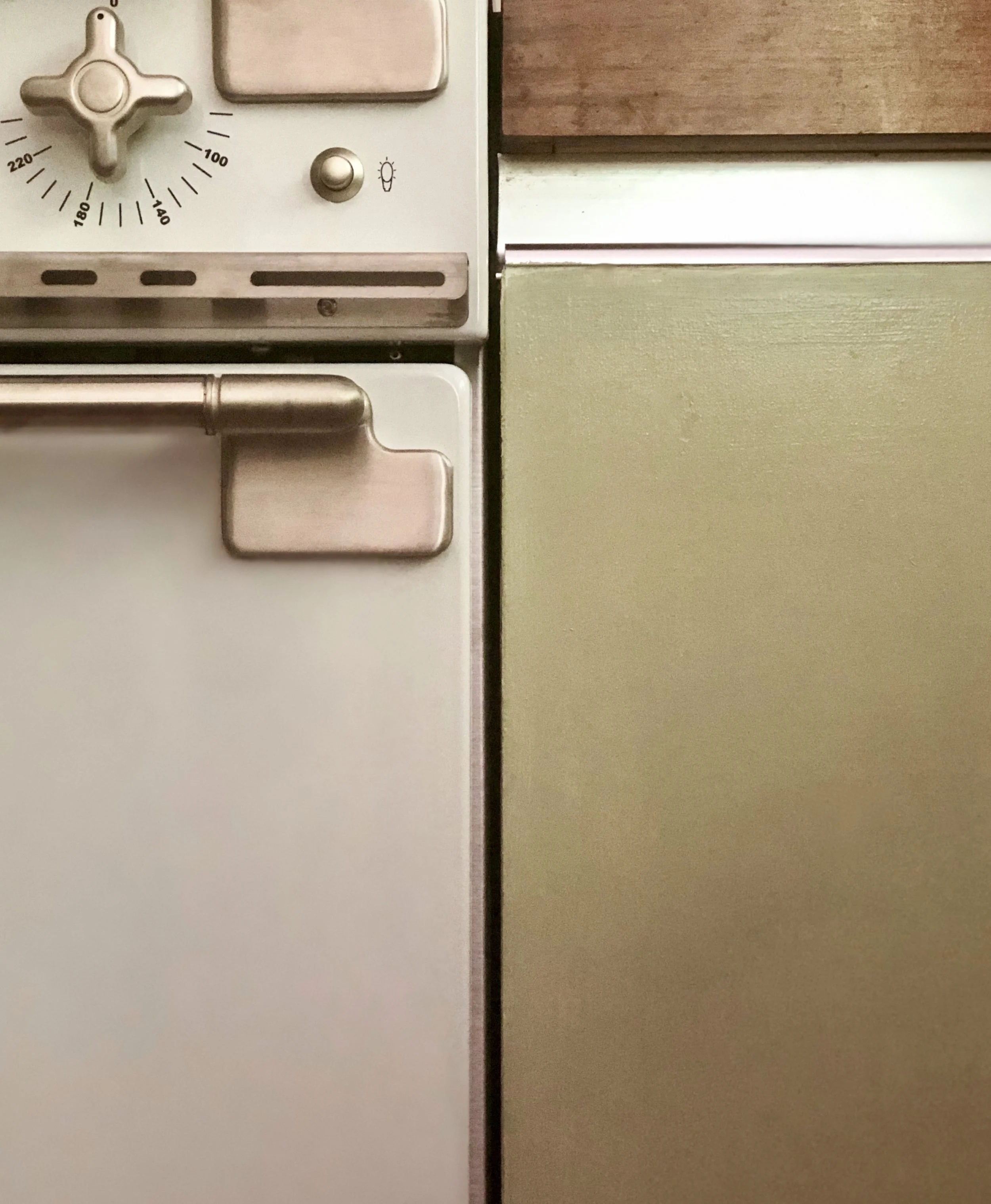 I chose Farrow & Ball ‘Verte De Terre’ for the units….