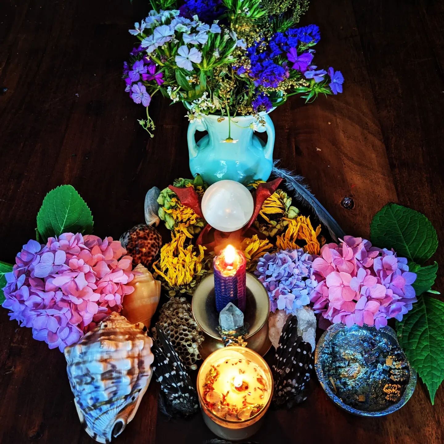 ✨🌝 Full Moon in Sagittarius Altar🌝✨

💐We receive exuberant abundance as it gallops toward us in a parade of optimism, reminding us of the promised flowers and fruits of radical imagination. 
✨What gifts can you open your hands and receive? What fa