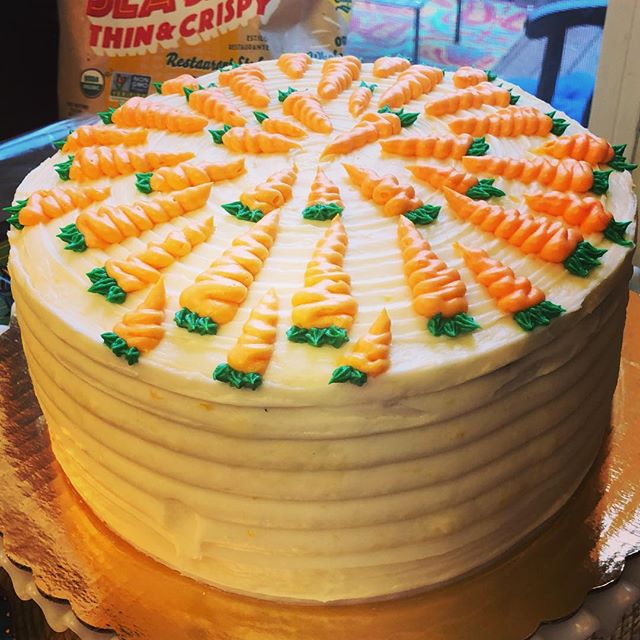 A carrot birthday cake, slathered in lemon cream cheese icing, nothing beats a classic. Happy birthday Amanda!
.
.
.
.
.
.
.
#dapperfox #carrotcake #carrotcakeisavegetable #birthdaycake #threelayershigh #letthemeatcake #makecakenotwar #homemadeisbest