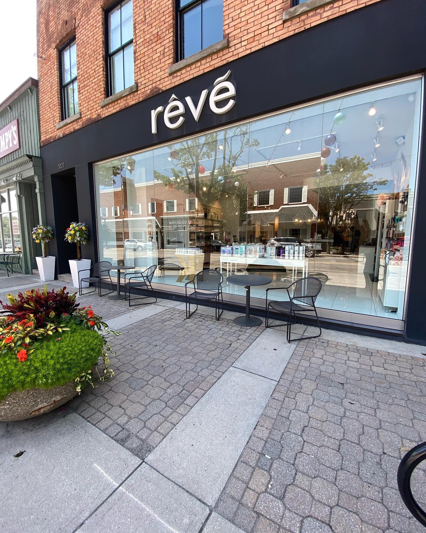 &bull; NOW booking clients in downtown Sylvania Ohio &bull;
.
Due to licensing differences in Michigan, I have jumped the border and landed at @revesalonandspa, a full service salon and spa. Can&rsquo;t wait to see you here, so many talented technici