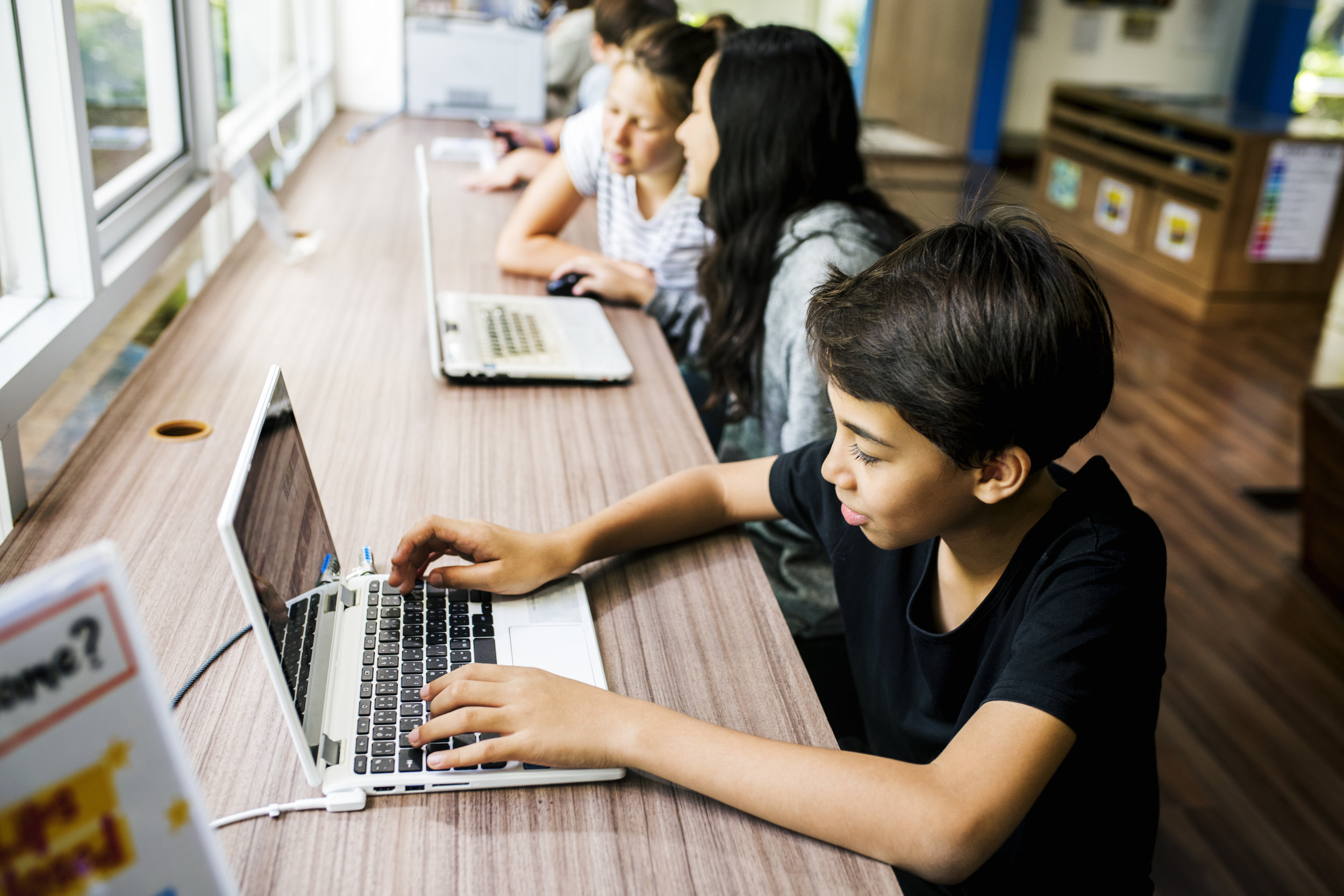 students-lifestyle-e-learning-with-laptop-PQC9H6B.jpg