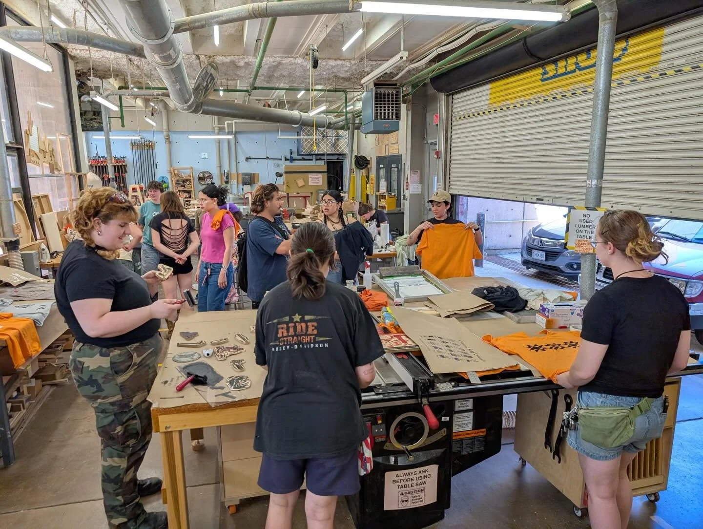 We wrapped up the semester with our annual T shirt printing party! And said goodbye to our two graduating seniors @leonkennedyburger and @danielleluyet 👩&zwj;🎓🧑&zwj;🎓 Now it&rsquo;s time for us to whip the shop into the best shape possible over s