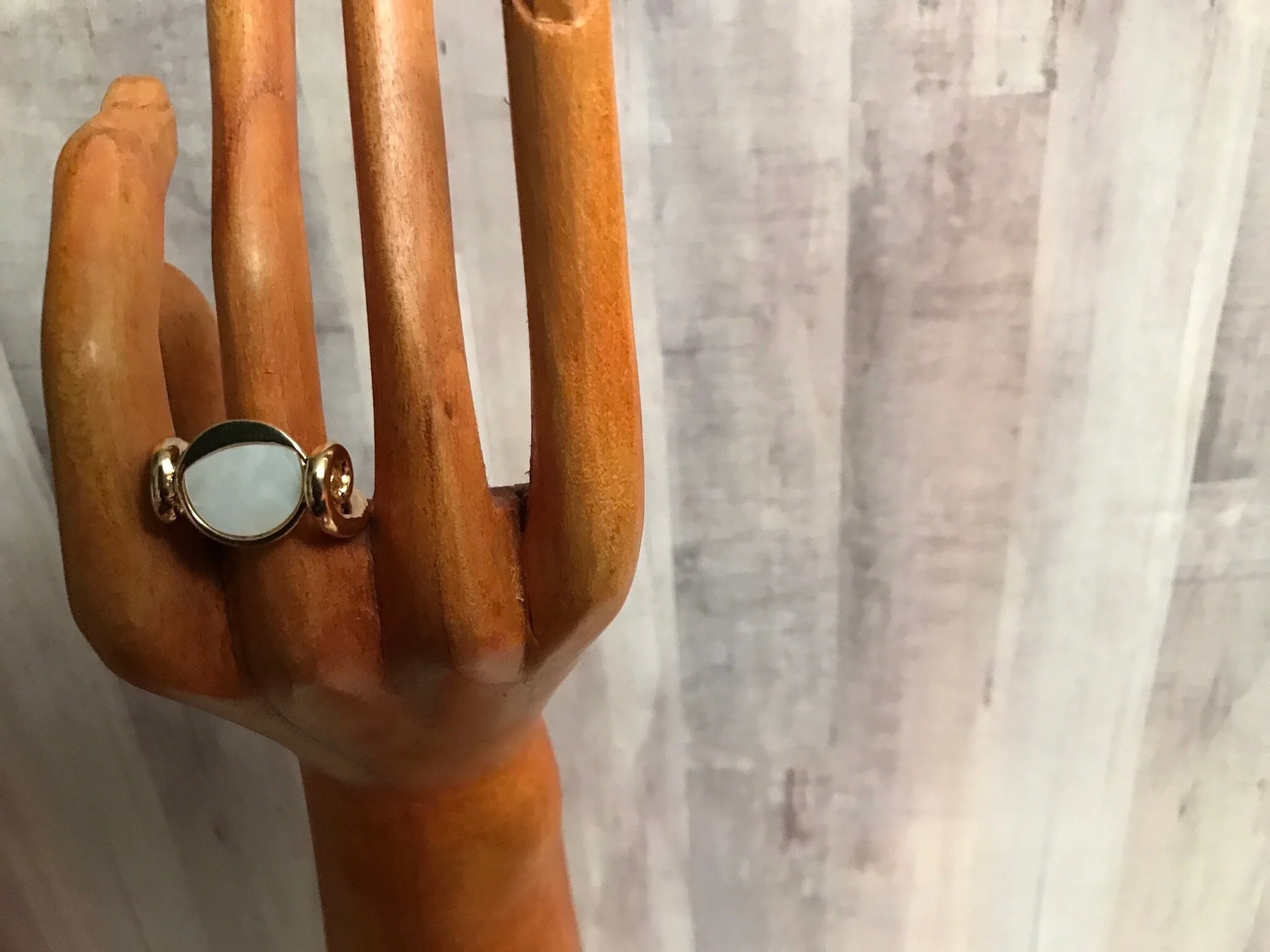 Flat oval stone ring 