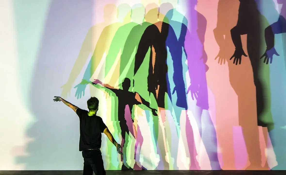 Olafur_Eliasson_-_Your_uncertain.format-webp.width-2880_7JDnWA3I4rsR2r1Q copy.jpg
