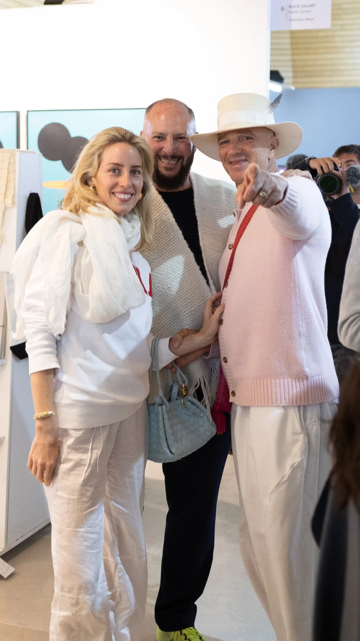 Alan y Grace Faena junto a Pablo León de la Barra en el preview de la feria Este Arte en José Ignacio96.jpg (Copy)