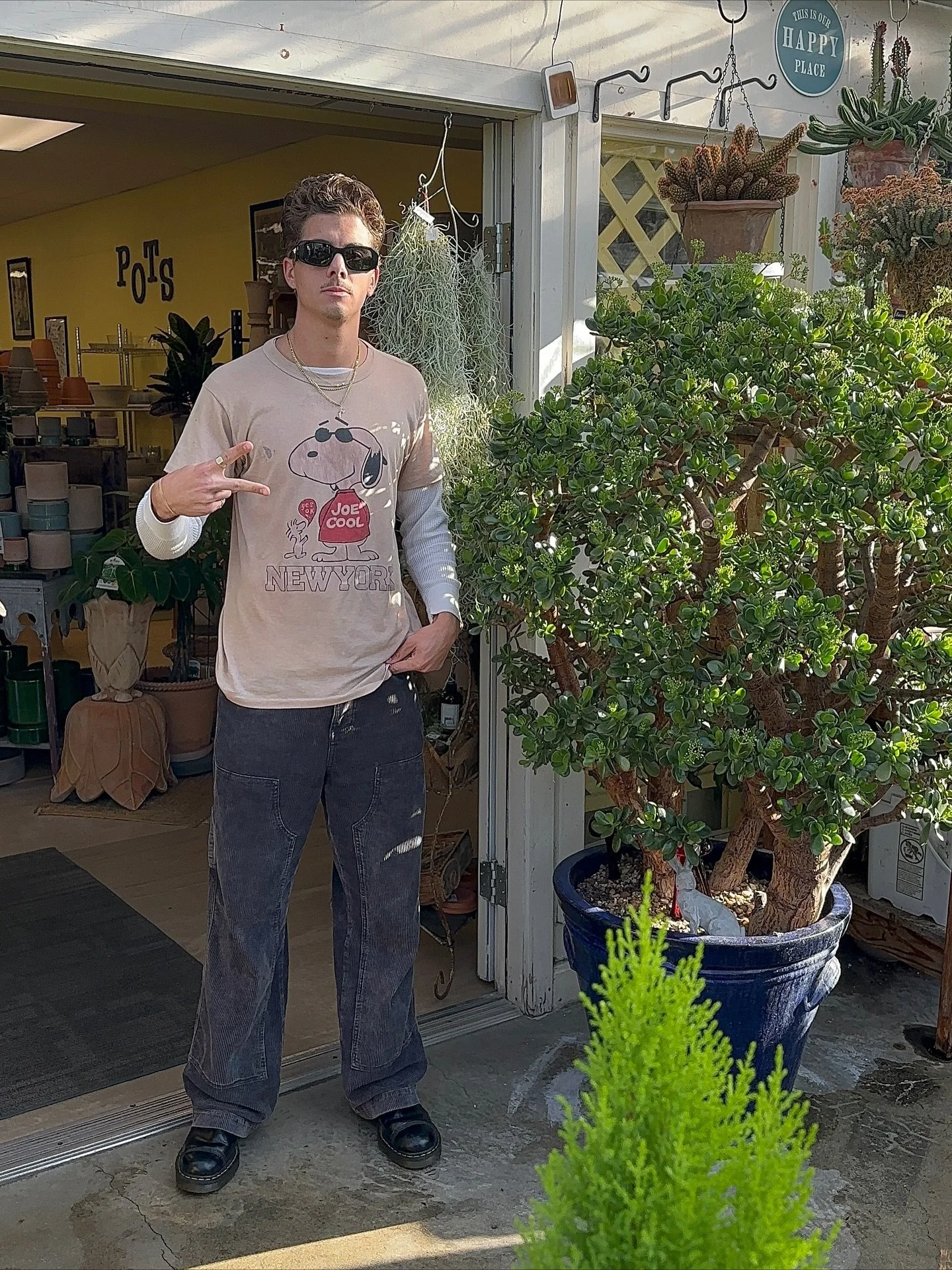 Welcome back to another magnificent jade update and edition of T-shirt Tuesday!! 
.
This weeks T-shirt is a vintage Snoopy and Woodstock T-shirt featuring Snoopy as one of his alert egos, Joe cool a laid back college student known for his dark sungla