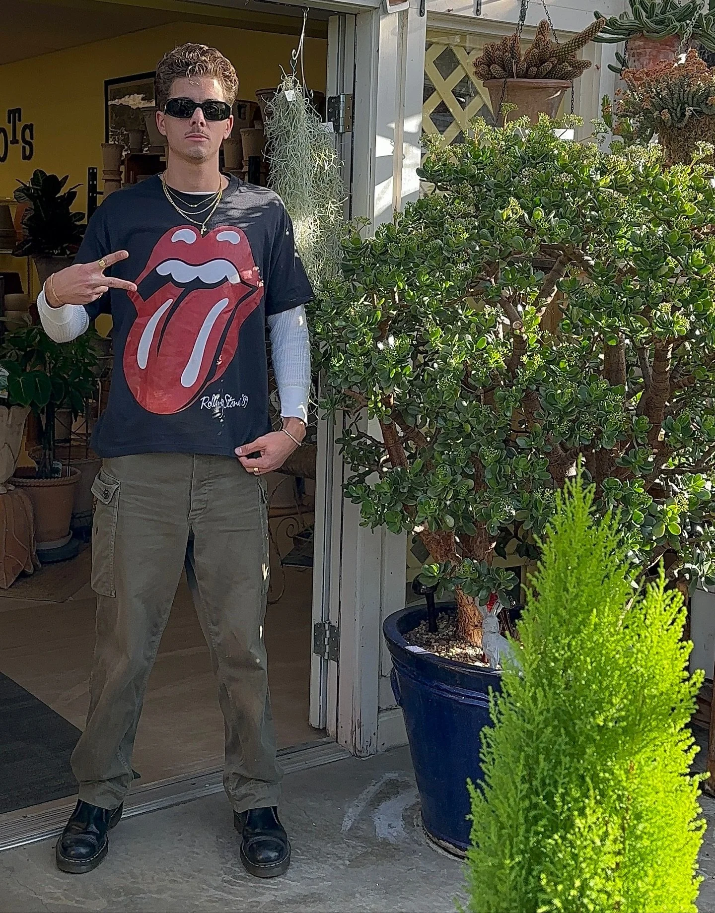 Hey there everyone welcome back for another edition of T-shirt Tuesday and magnificent jade update!!
.
Fun fact did you know that this particular jade plant is over 40 years old making it even older than this week&rsquo;s T-shirt being featured that 