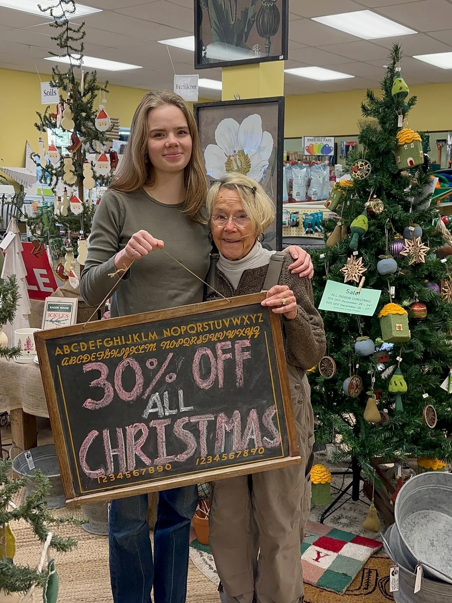 Hey there everyone Jasmijn and Shirley wanted to remind you all that our Christmas sale starts today!!
.
Don&rsquo;t forget we&rsquo;re doing 30% off all Christmas items now through Christmas Eve and 50% off the two days following Christmas only!! Th