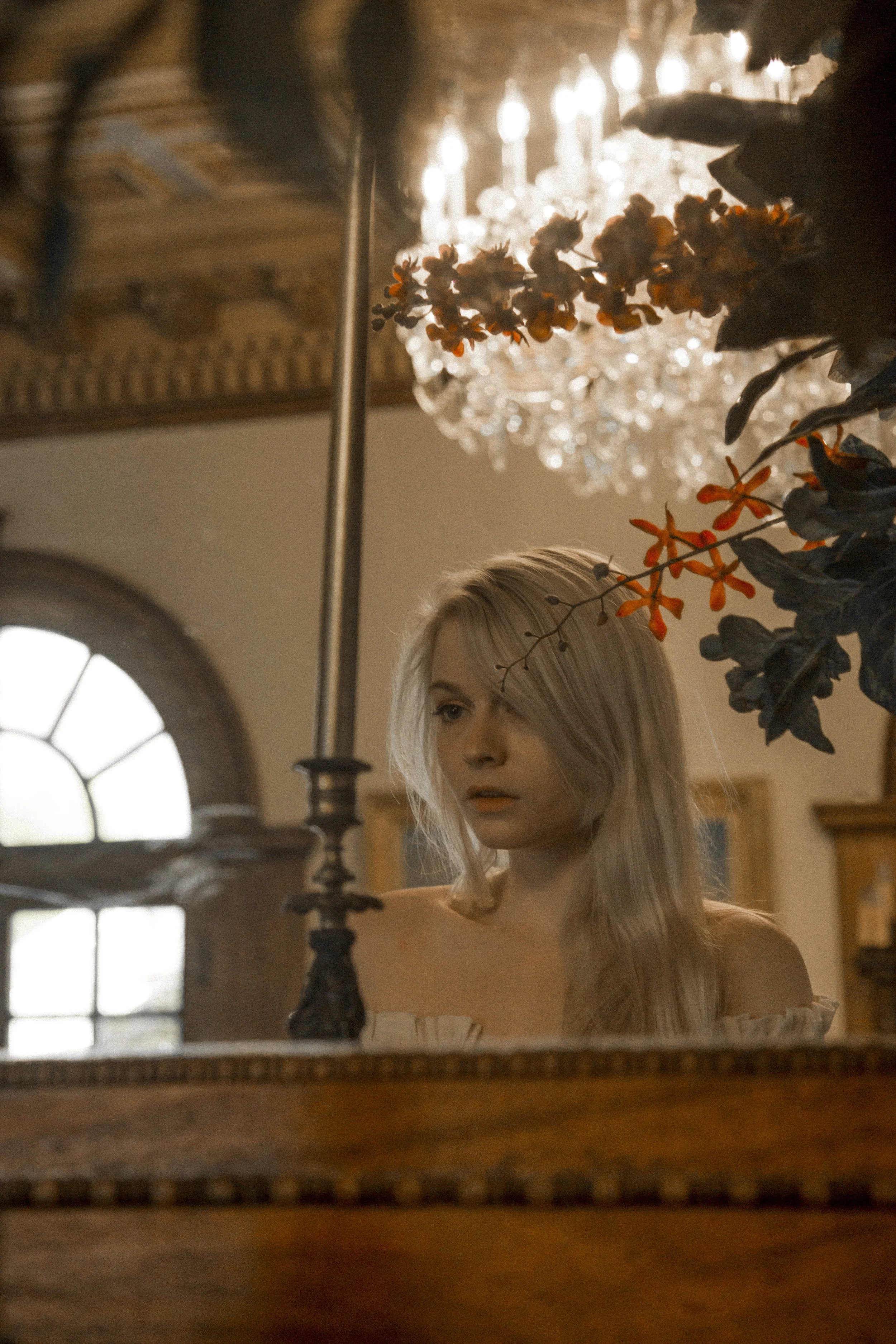 Described as 'ethereal dreamy-pop', MOONEY and her premiere single ‘FLOAT’ bring forth a driven melody, lovestruck lyrics, and dreamlike production from producer Josh Dobson. Along with a feathery, angelic vocal (recognizable to some thanks to her 700,000+ YouTube followers). MOONEY provides a sound that is immersive, hypnotic, relaxing, and extraterrestrial. Released in 2018, the project promises a music video in the near future as well as a full EP and merchandise. As these are MOONEY's first steps into the universe, the project is only growing.