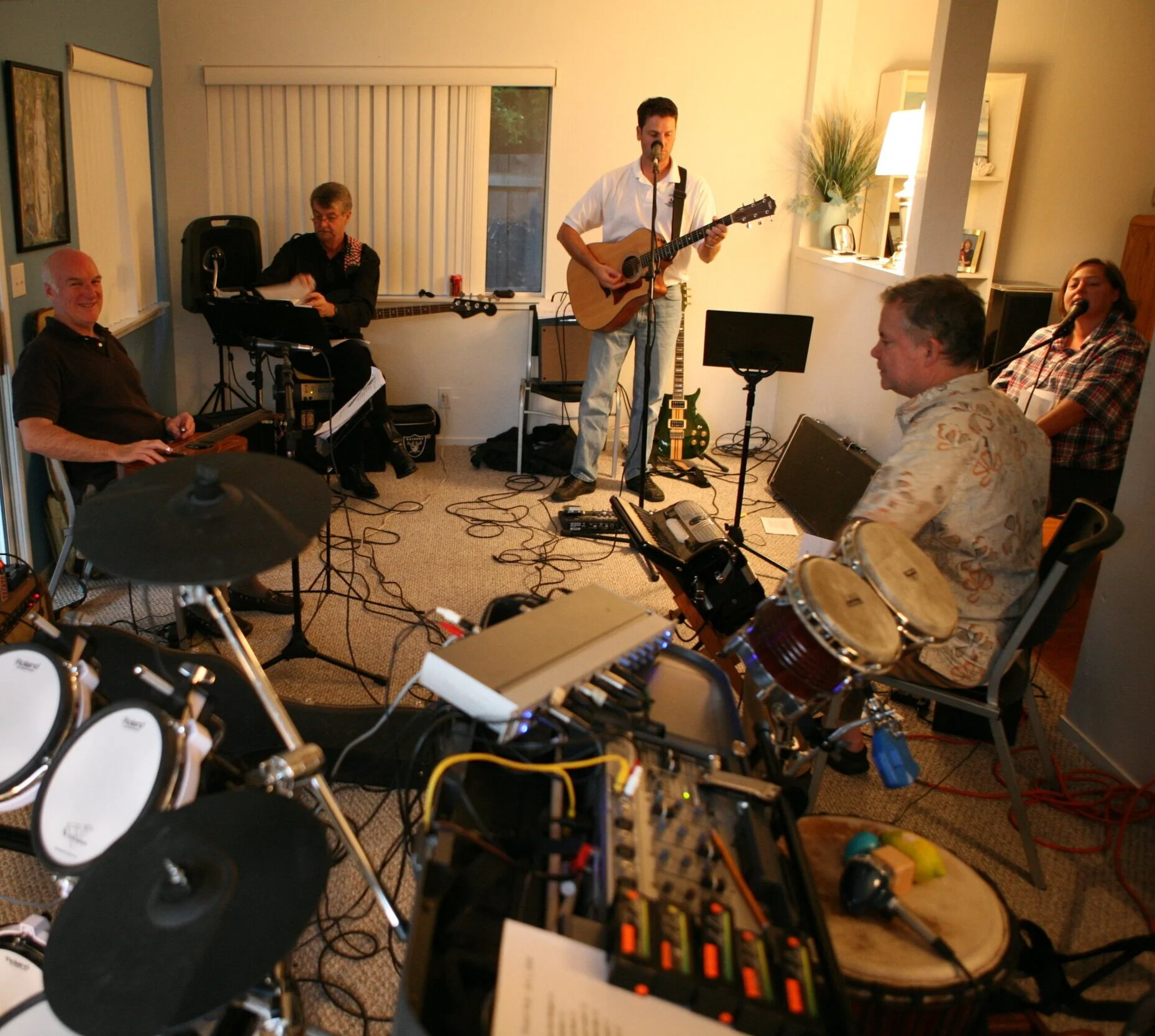 Becoming a band — rehearsal for the big debut. L to R: Andrew Chilson, Andrew Perrins, Geoff Mack, Michael Whiteley, Amy Wolgamott