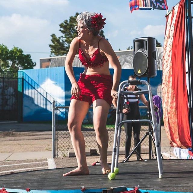 Our next @zabiticircus Wagon Show is July 13th in Globeville! In the meantime here is a repost from @reality_rose of her hilarious act at our last one!
I debuted a #kidfriendly version my my #smokingranny act for the @zabiticircus wagon show two week