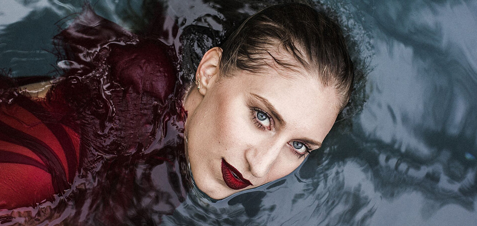 Earmilk: "8 Seconds" Feature