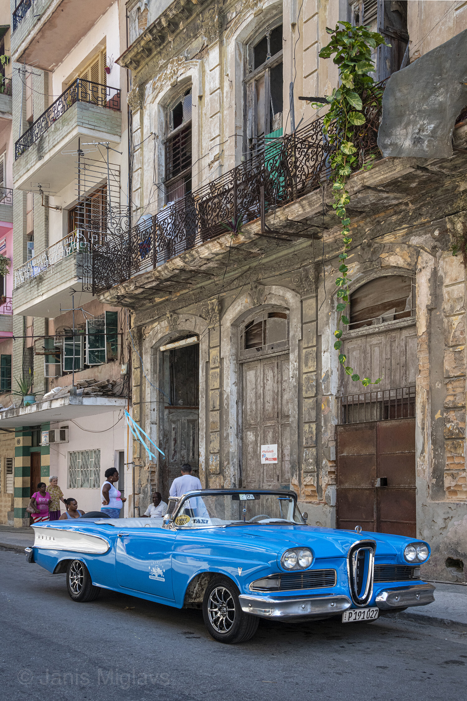 Blue Edsel in Old Habana