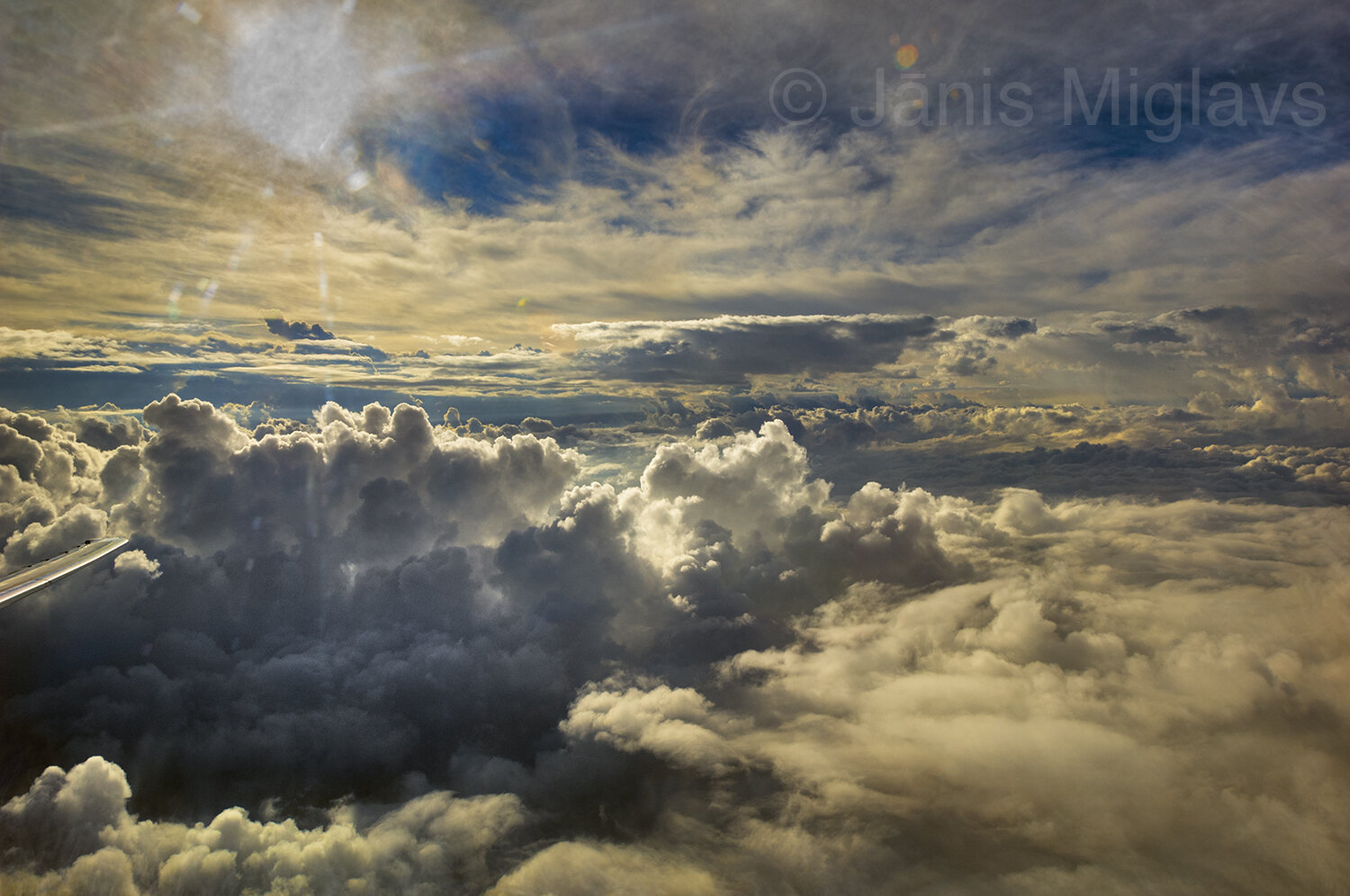 Flying between Clouds 1