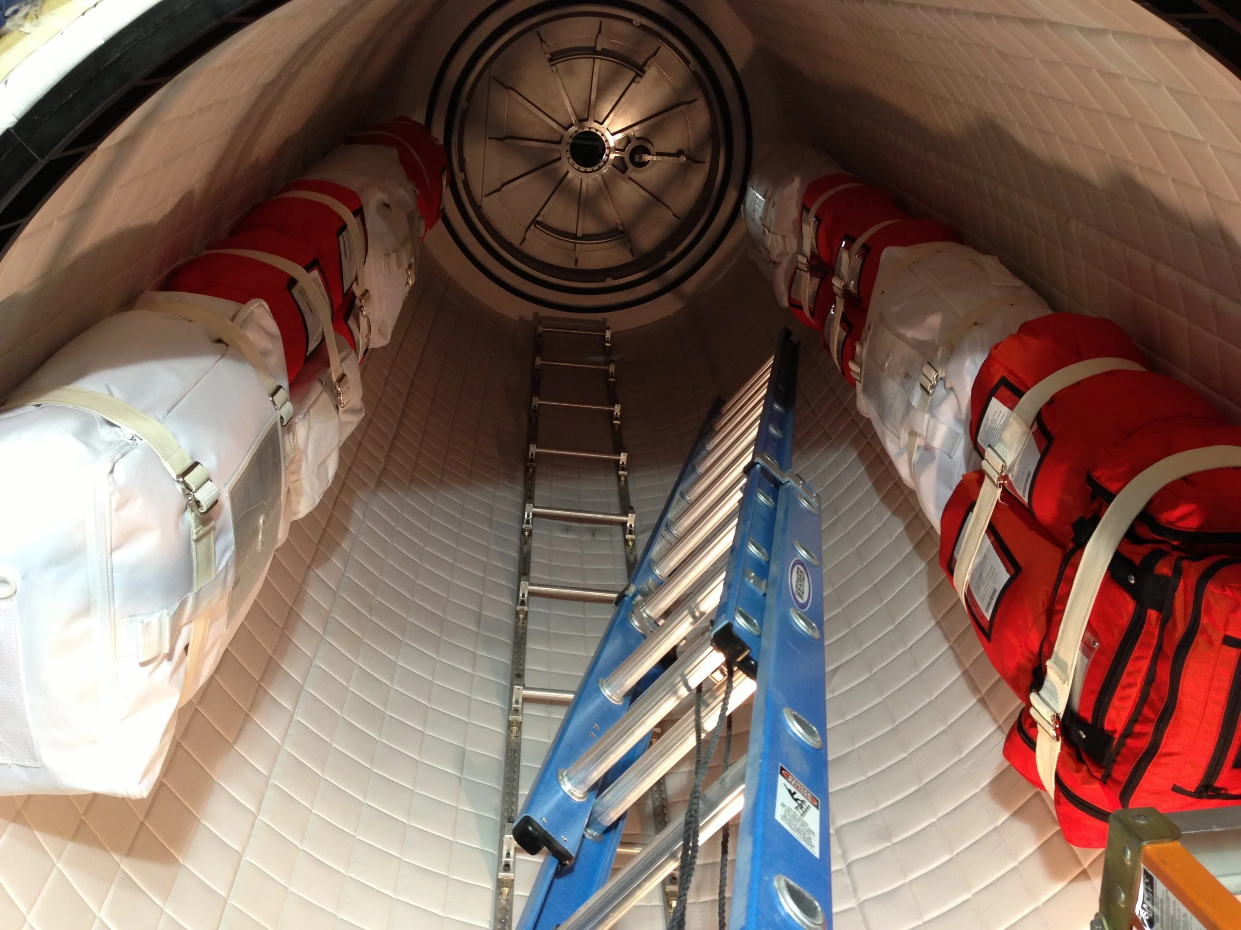  Quilted wall, bags &amp; straps 