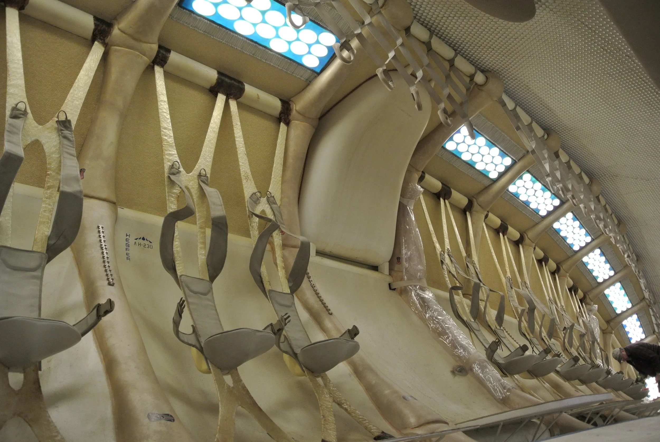  Seats, seat belts, suspended handles 