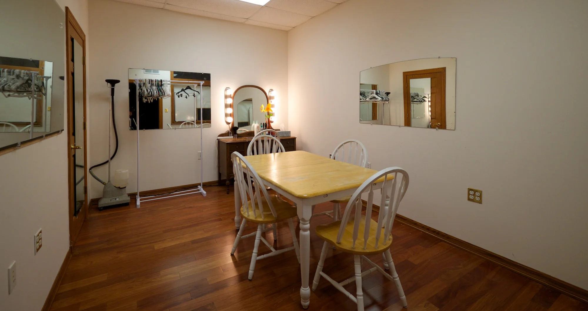 Conference/dressing room