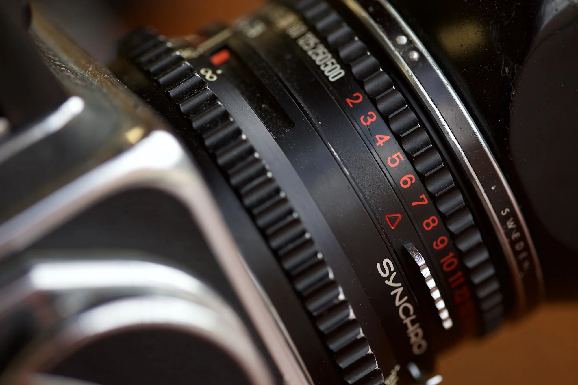EV scale connects shutter speed and aperture rings on my Hasselblad 500 C - 80mm f2.8 Zeiss Planar