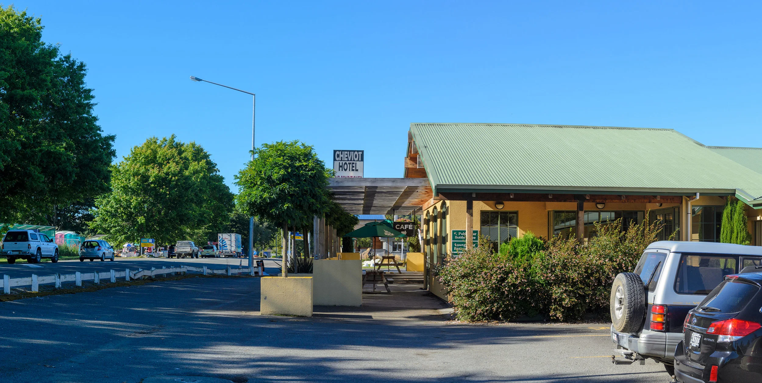 Cheviot Hotel and Motels We offer a large range of modern facilities including a full restaurant and lounge bar, public bar and bottle store. Additionally, we have function rooms, spacious bar areas with TAB, three separate outdoor areas (BBQ available), and a swimming pool opposite the hotel. Group bookings, conference and party facilities are available. Main Street, Cheviot Phone: 03 319 8616 Email: cheviot.trust.hotel@xtra.co.nz www.cheviothotel.co.nz