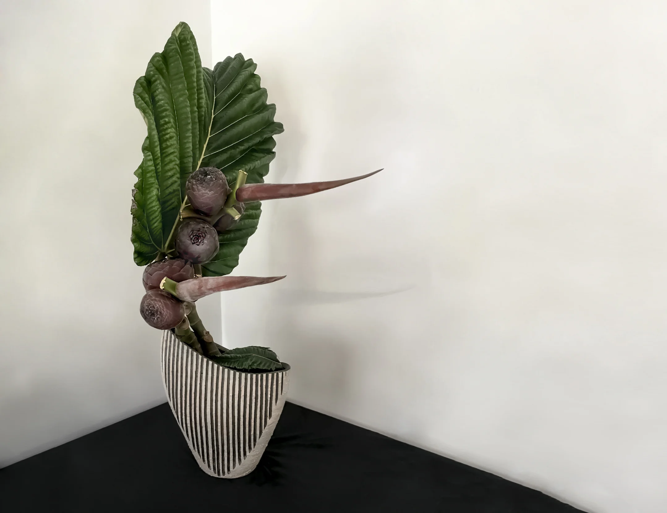 I must apologise for the poor image quality, as it was taken on my phone I had to do quite a lot of doctoring to the photograph to best show the arrangement. 