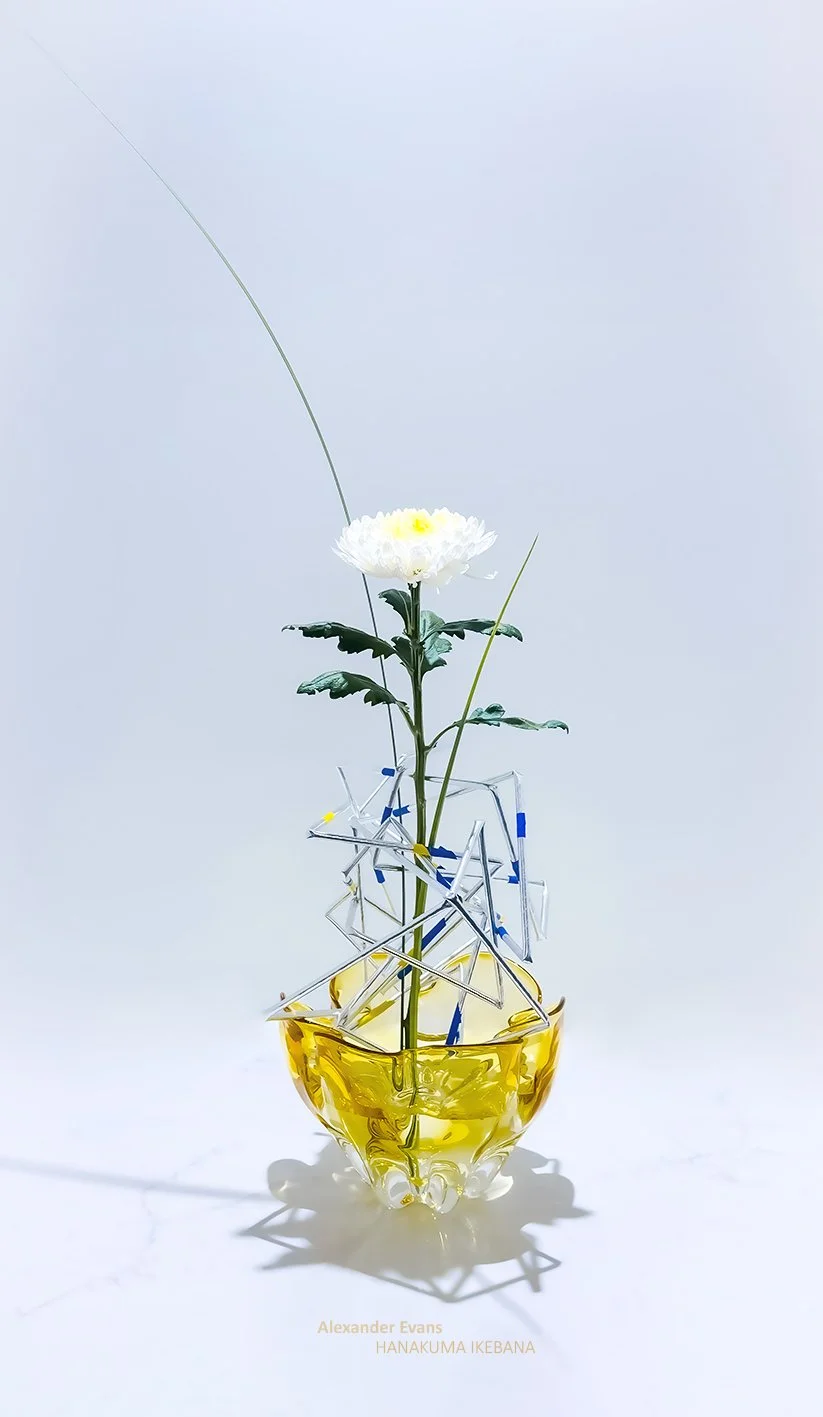 murano bowl with unconventional structure and chrysanthemum.jpg