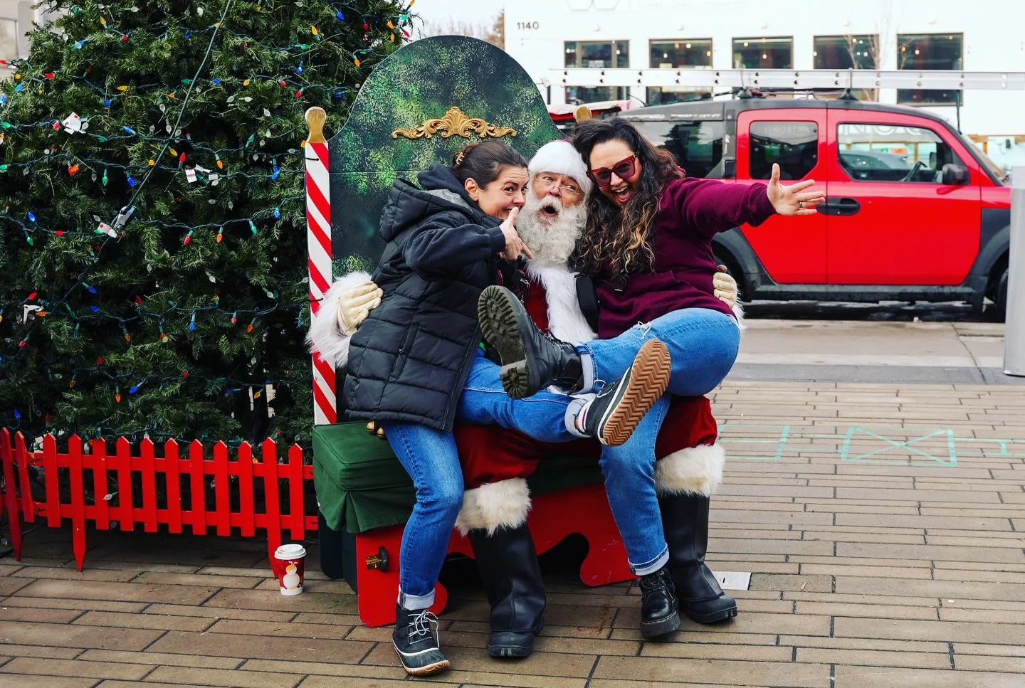 CHRISTMAS IN KENSINGTON // It&rsquo;s the best time of the year! The annual Christmas in Kensington festivities kick off this weekend and continue every weekend from noon to 3 p.m. until Christmas! On Saturday&rsquo;s snap a photo with Santa and list