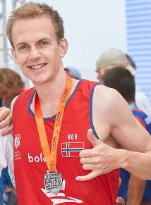 Alexander Mørland Karlsen tar footvolley med til Idrettsleiren